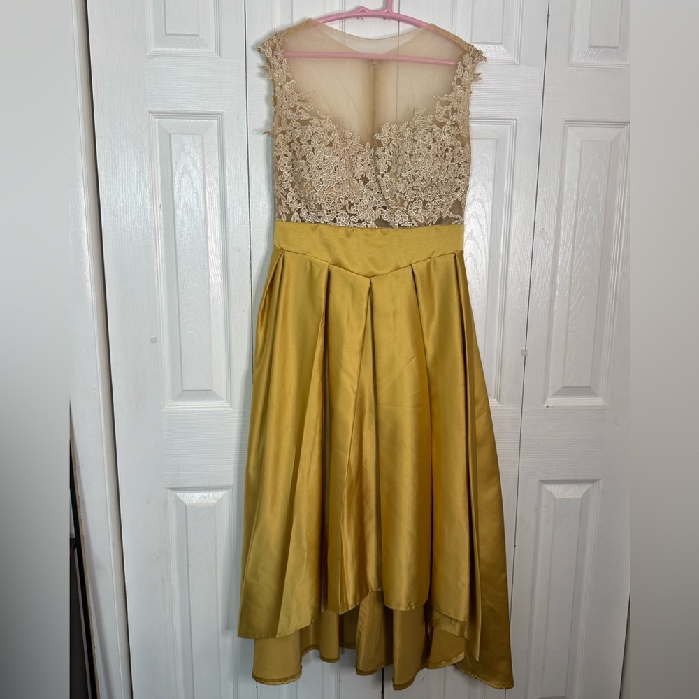 Women’s gold mother of the bride dress size xl but altered.